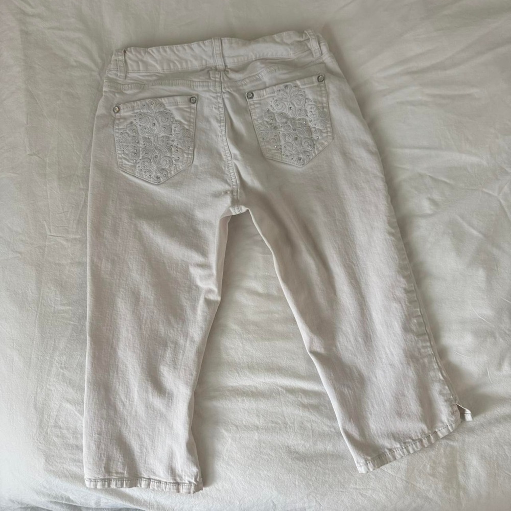 White Y2K embroidered capri jeans - Picture 2 of 6